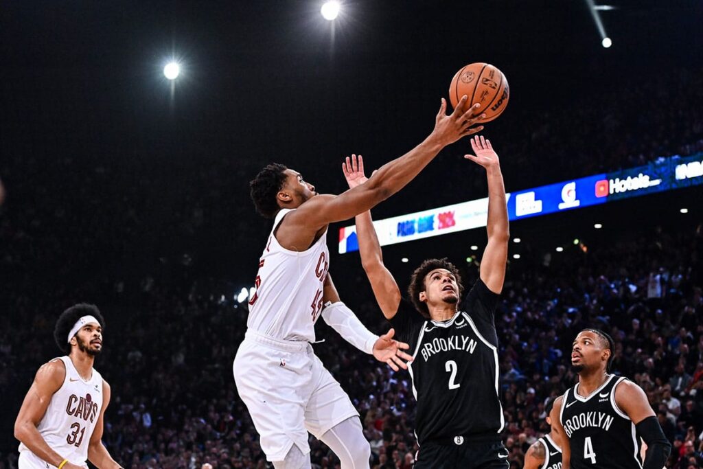 NBA: Com 45 pontos de Mitchell, confus&atilde;o e atropelo, Cavs vencem os&nbsp;Nets&nbsp;em&nbsp;Paris
