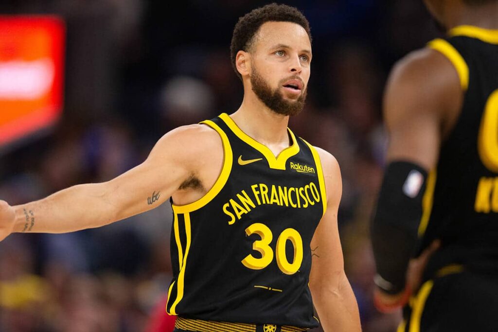 NBA: Warriors vencem, mas astro tem les&atilde;o confirmada e preocupa f&atilde;s