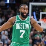 NBA: Jaylen Brown pede investiga&ccedil;&atilde;o ap&oacute;s arbitragem &lsquo;n&atilde;o ver&rsquo; falta pol&ecirc;mica