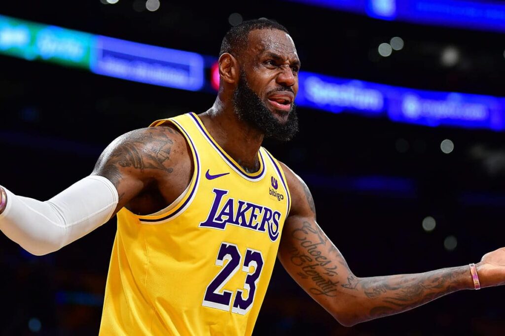 NBA: Lakers perdem em LA e LeBron James toma atitude inusitada