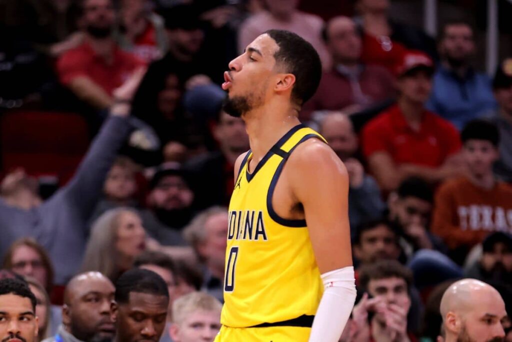 NBA: ap&oacute;s sair de quadra carregado, Haliburton tem les&atilde;o confirmada