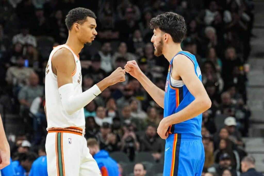 NBA: Chet Holmgren elogia Wembanyama, que faz pouco caso após derrota