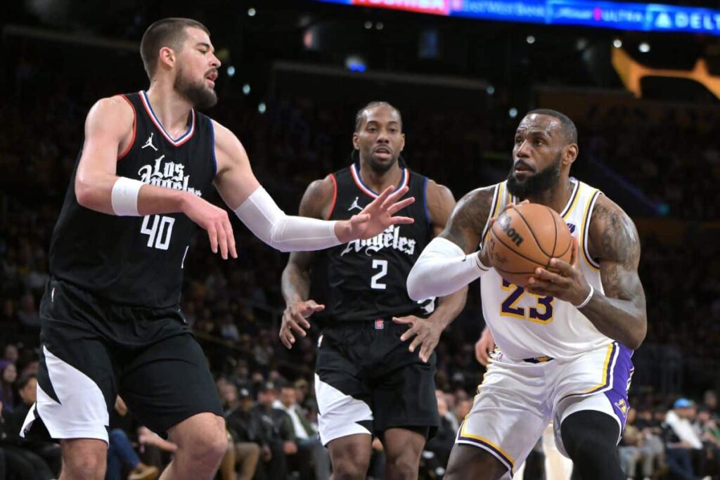 NBA: Lakers quebram sequ&ecirc;ncia de derrotas com vit&oacute;ria apertada sobre Clippers