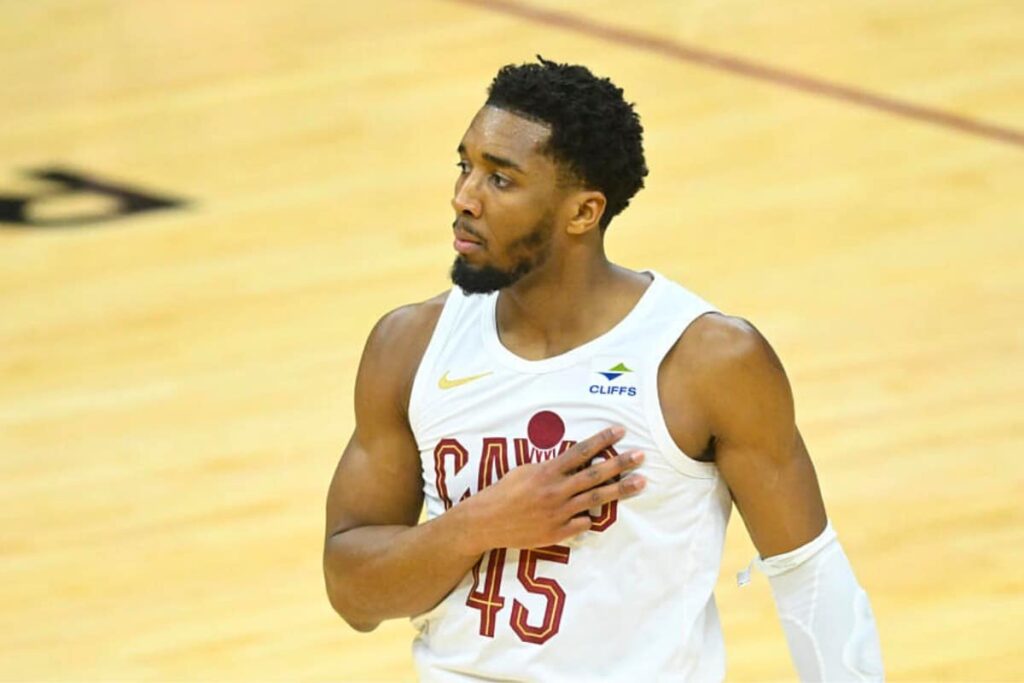 NBA: Cavaliers passam sufoco sobre os Wizards, mas Mitchell garante vit&oacute;ria espetacular