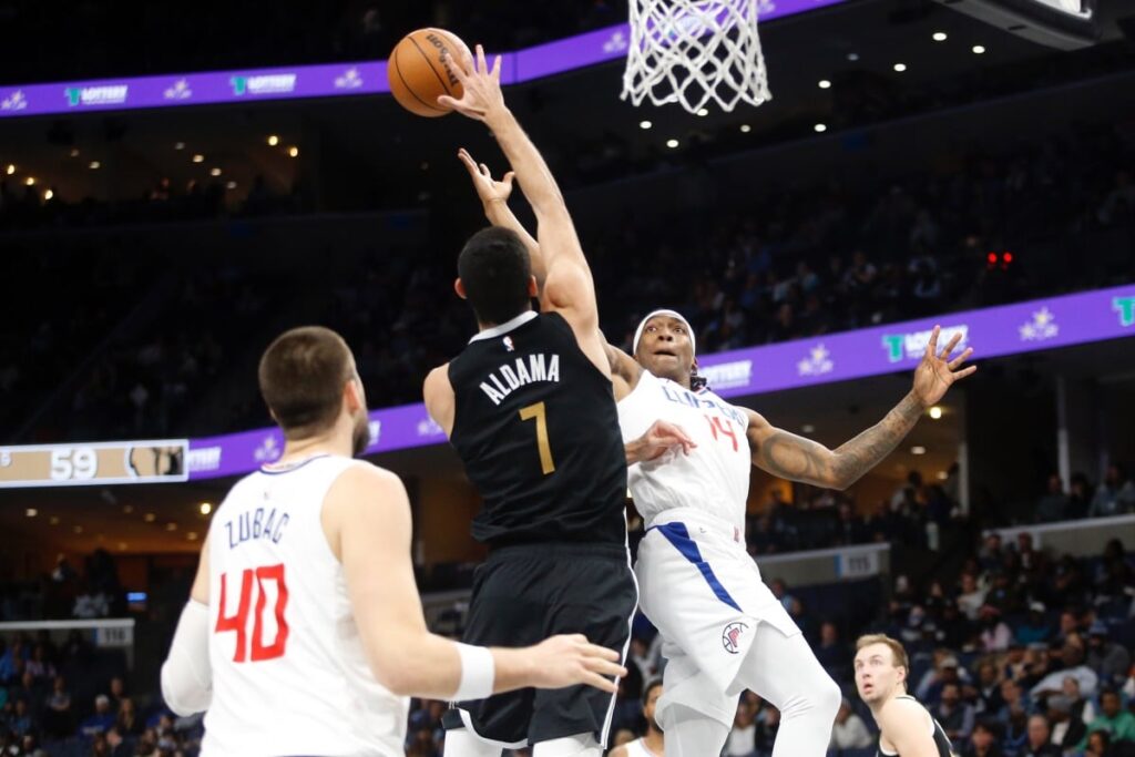 NBA: Com destaque improv&aacute;vel, Clippers derrotam Grizzlies em &uacute;ltimo confronto da temporada