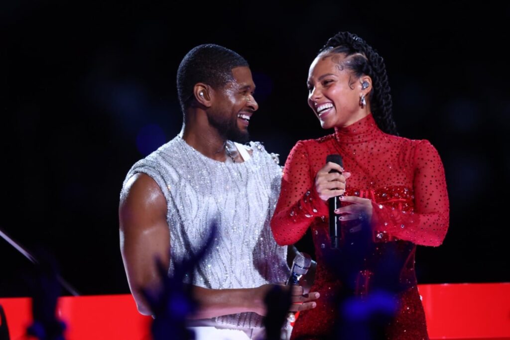 Super Bowl: Usher traz os anos 2000 de volta no intervalo do jogo