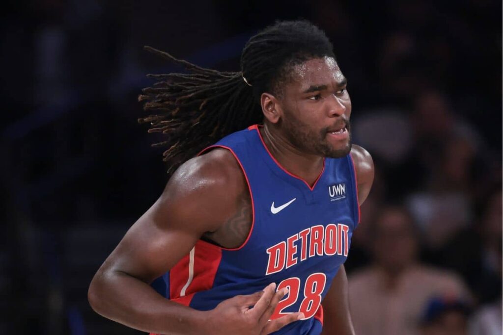 NBA: Isaiah Stewart, do Detroit Pistons, &eacute; preso ap&oacute;s agredir piv&ocirc; dos Suns