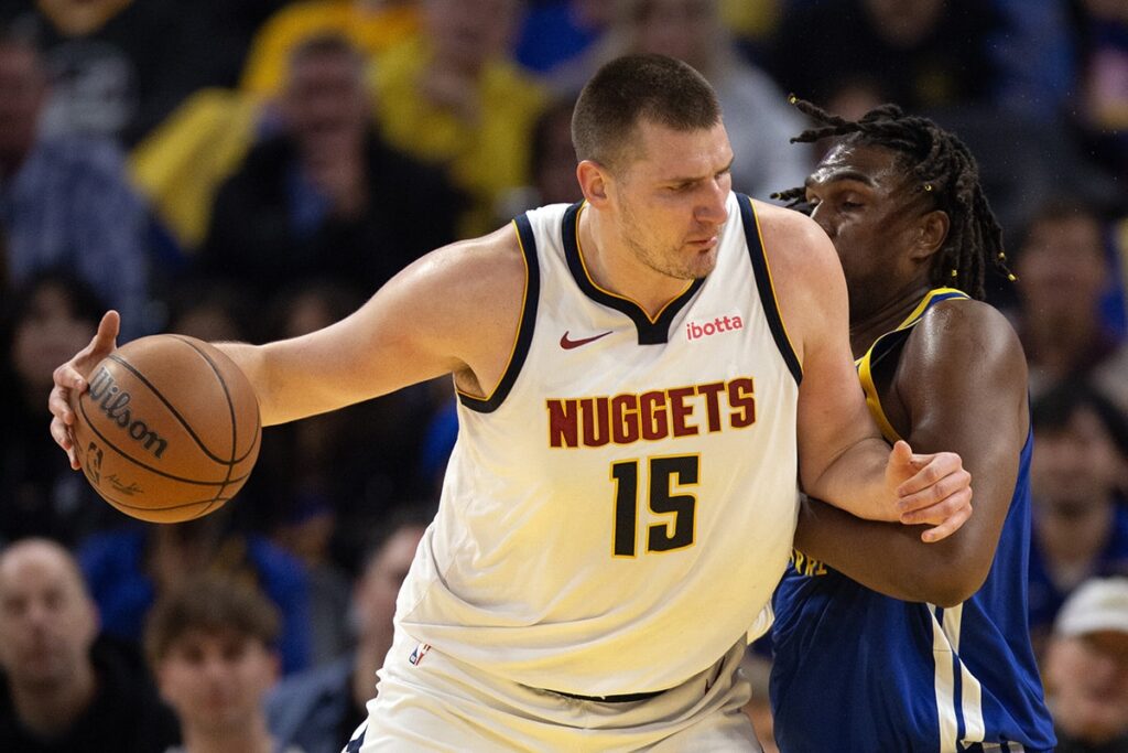 Monstruoso, Jokic consegue marca hist&oacute;rica na NBA em vit&oacute;ria contra os Warriors