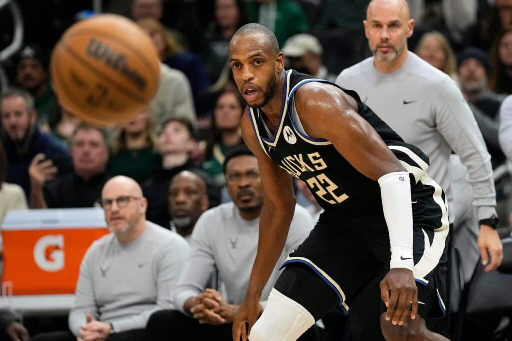 NBA: Khris Middleton sofre les&atilde;o e vira preocupa&ccedil;&atilde;o nos Bucks