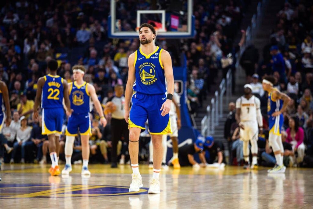 Klay Thompson se complica com dono dos Warriors durante conversas de renova&ccedil;&atilde;o