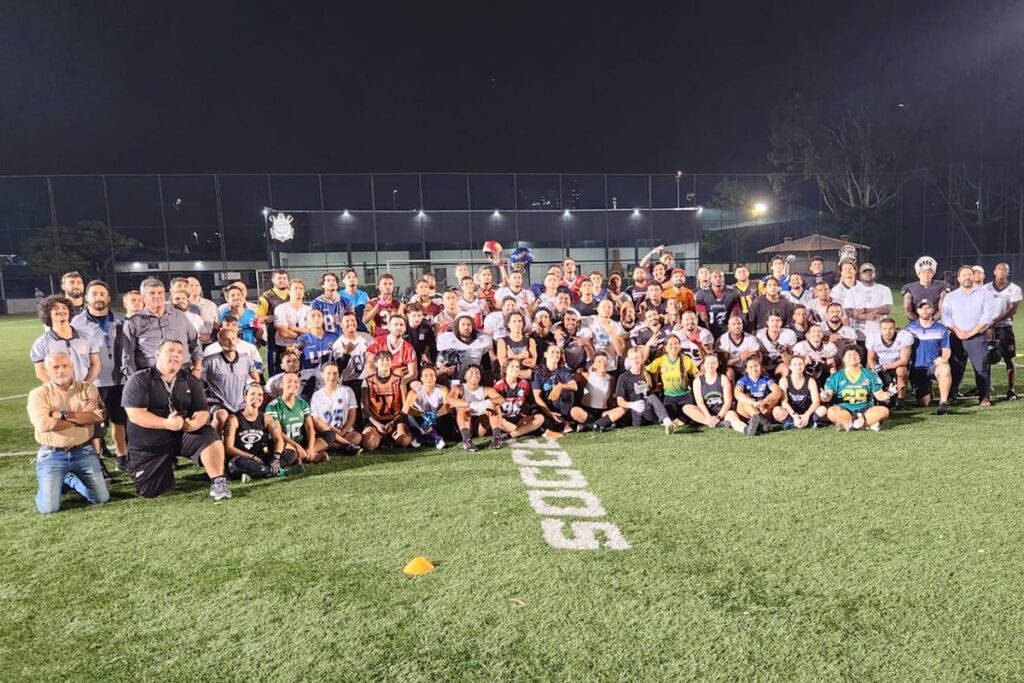 NFL visita Corinthians em training camp com atletas americanos