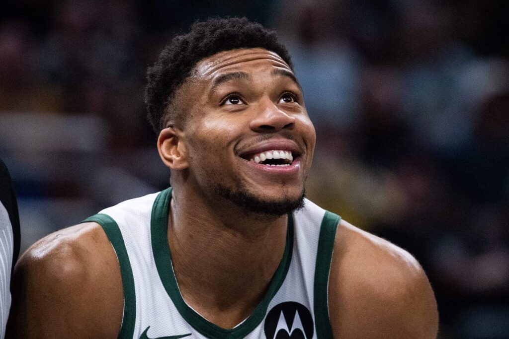 33 jogos e contando: Antetokounmpo supera marca pessoal em vit&oacute;ria dos Bucks