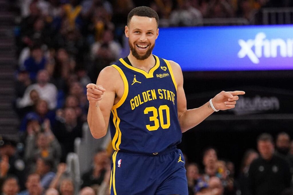 Gui Santos volta, Stephen Curry brilha, e Warriors vencem os Lakers