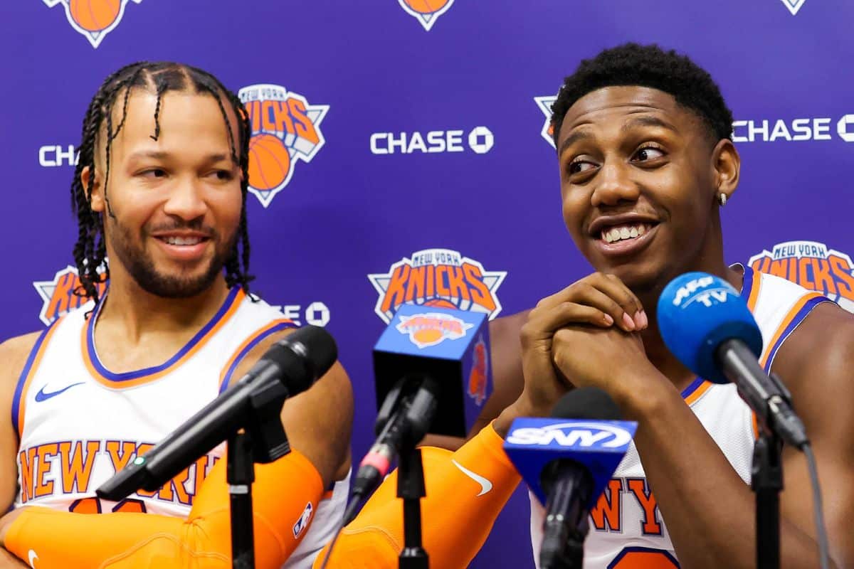 Jalen Brunson e R. J. Barrett antes da troca para o Toronto Raptors. Foto: Icon sport