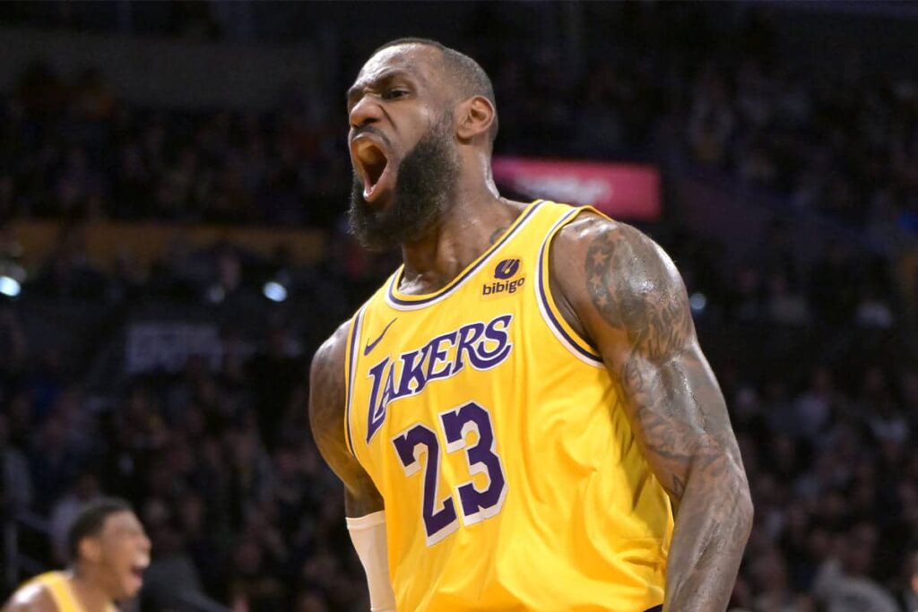 NBA: LeBron James brilha, e Lakers vencem mais uma na Crypto.com Arena