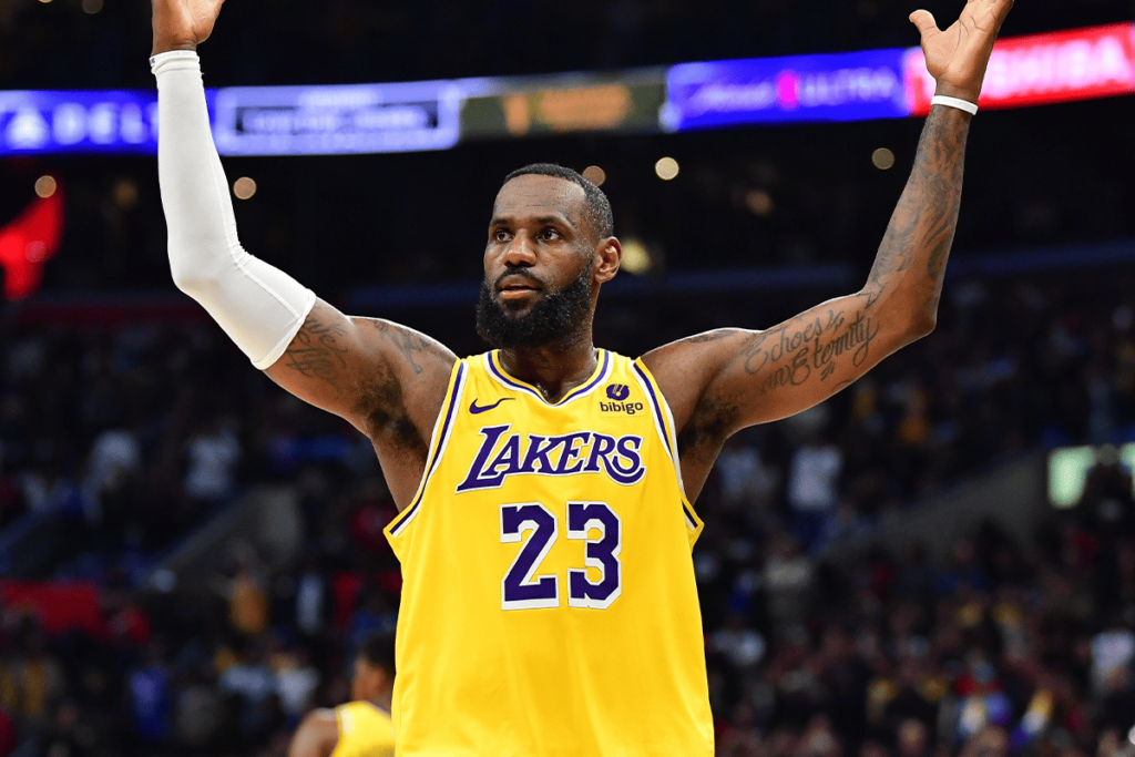 NBA: Lakers tira vantagem de 21 pontos e LeBron James atinge marca brilhante no último quarto