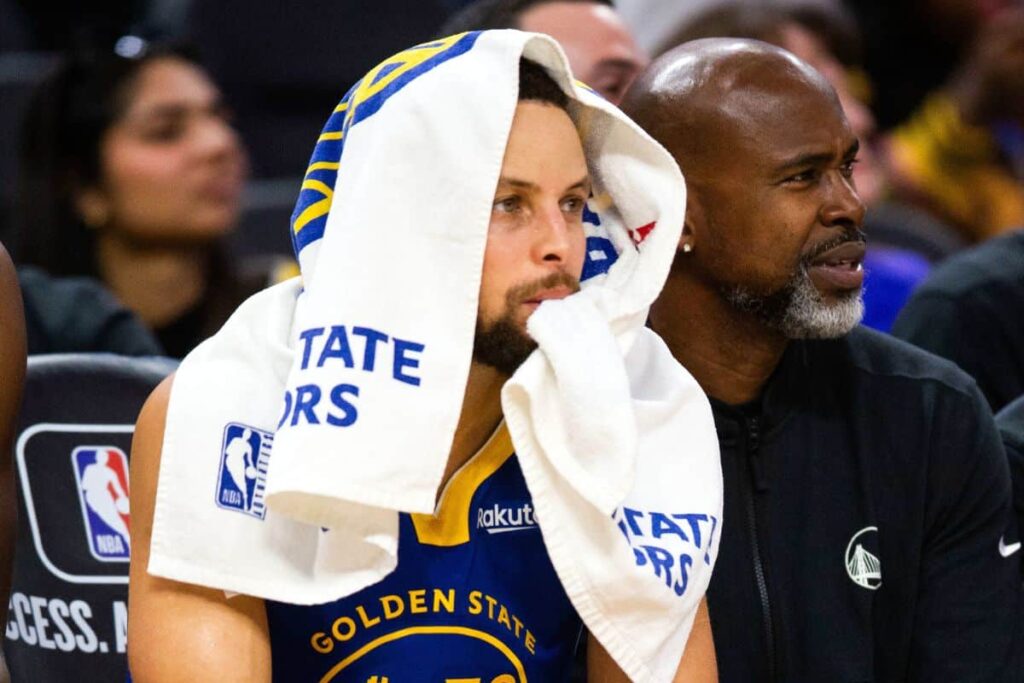Ap&oacute;s derrota dos Warriors, Curry se recusa a ser poupado e rebate Steve Kerr