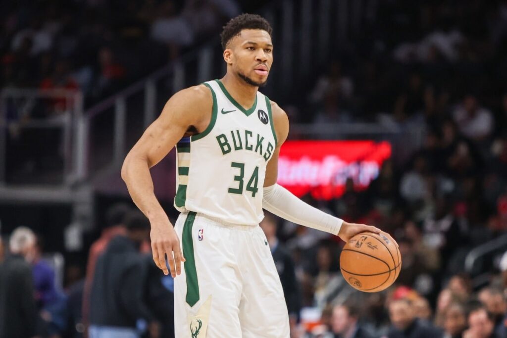 NBA: Giannis acaba com boa sequ&ecirc;ncia dos Hawks em vit&oacute;ria dos Bucks