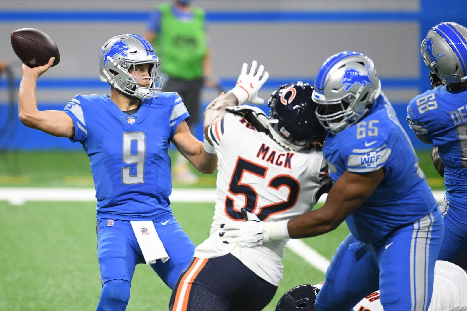 NFL: antigo jogador defensivo do ano acerta perman&ecirc;ncia nos Chargers