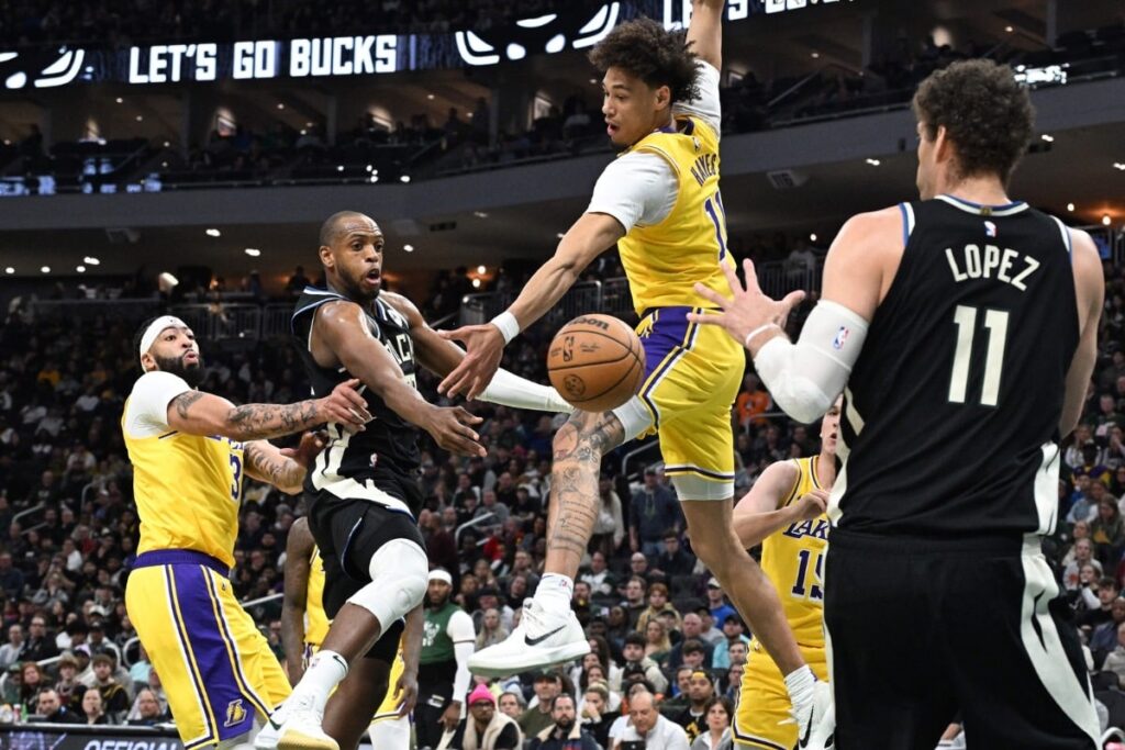 NBA: Lakers superam desvantagem sem LeBron e vencem Bucks ap&oacute;s duas prorroga&ccedil;&otilde;es