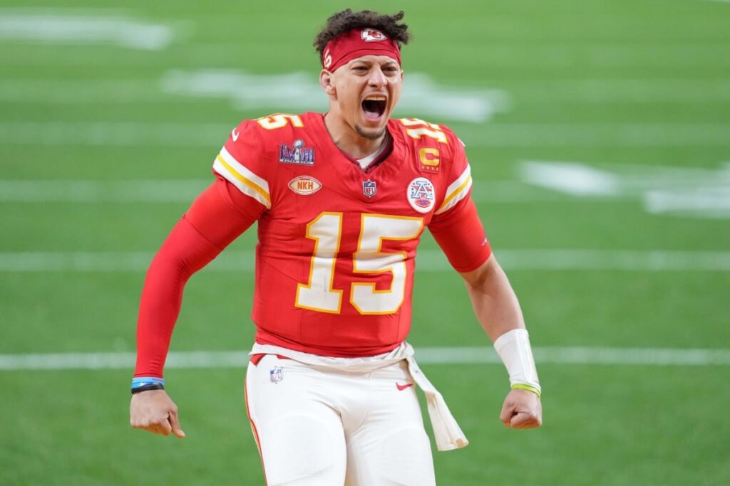 NFL: Patrick Mahomes reestrutura contrato com os Chiefs para tentar feito in&eacute;dito
