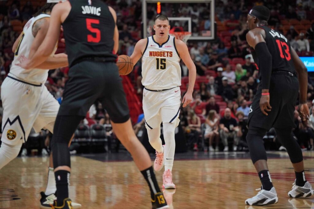 NBA: Jokic tem noite &lsquo;apagada&rsquo; e reservas resolvem contra o Miami Heat