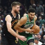 NBA: Cavaliers encerram sequ&ecirc;ncia de vit&oacute;rias dos Celtics com her&oacute;i improv&aacute;vel em noite de homenagem