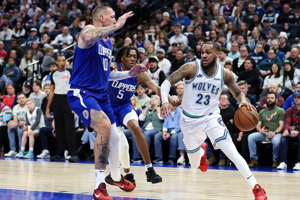 NBA: Jogador dos Clippers for&ccedil;a a barra e leva multa da Liga