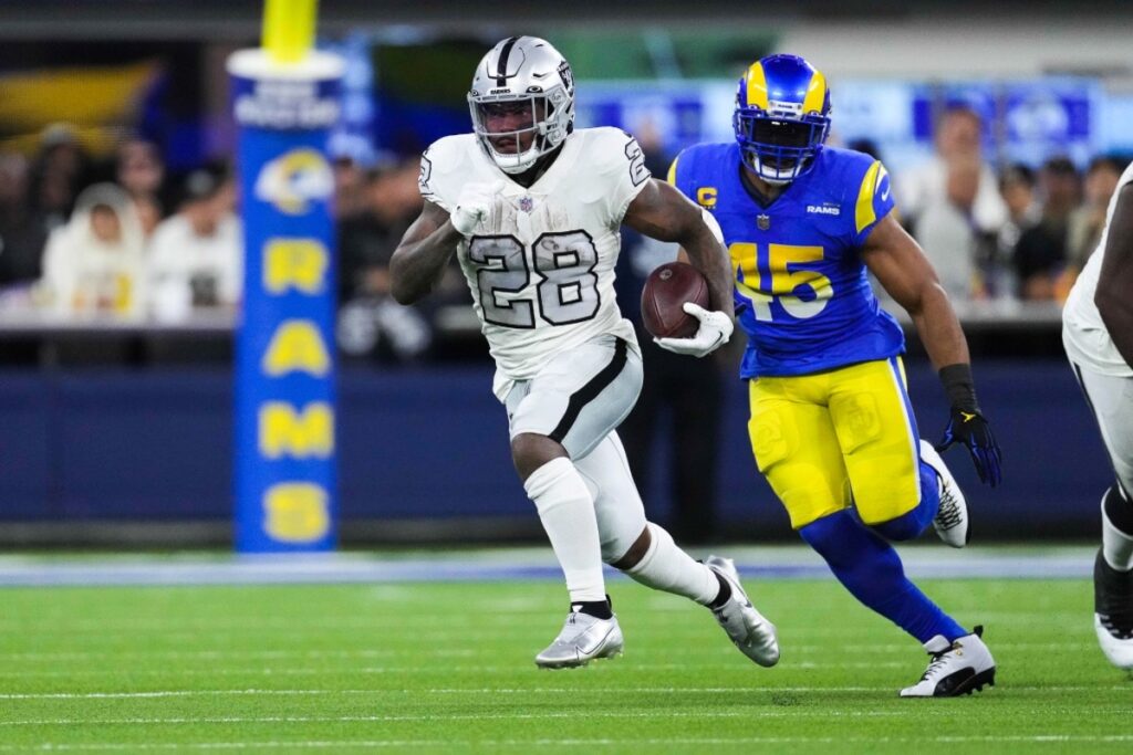 NFL: Packers assinam com running back ex-Raiders e dispensam veteranos