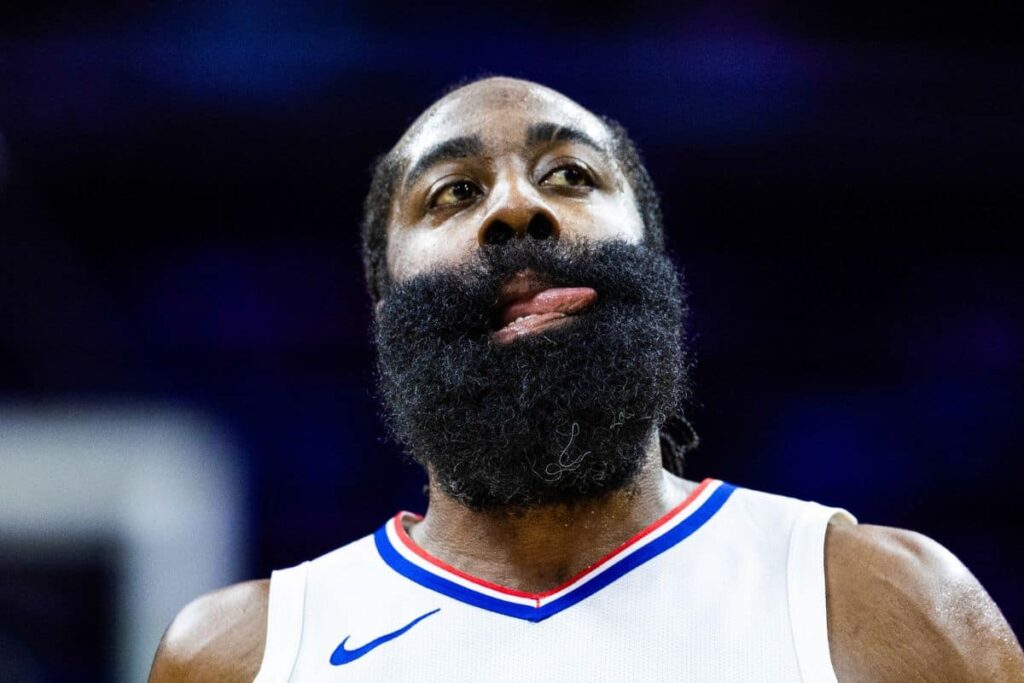 NBA: Harden quebra sil&ecirc;ncio e fala sobre &lsquo;fazer as pazes&rsquo; com gerente&nbsp;dos&nbsp;76ers
