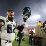 NFL: Jason Kelce anuncia aposentadoria e n&atilde;o joga no Brasil&nbsp;com&nbsp;os&nbsp;Eagles