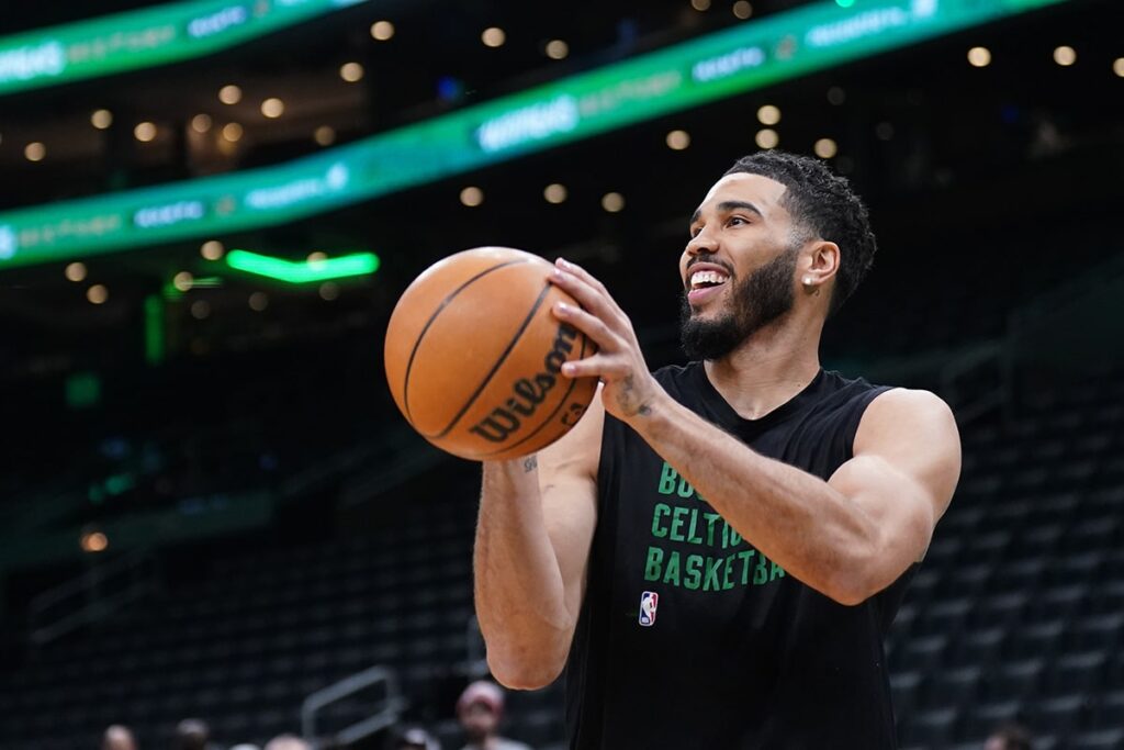 Estat&iacute;stica criada por lenda da NBA aponta quatro candidatos ao t&iacute;tulo em 2024