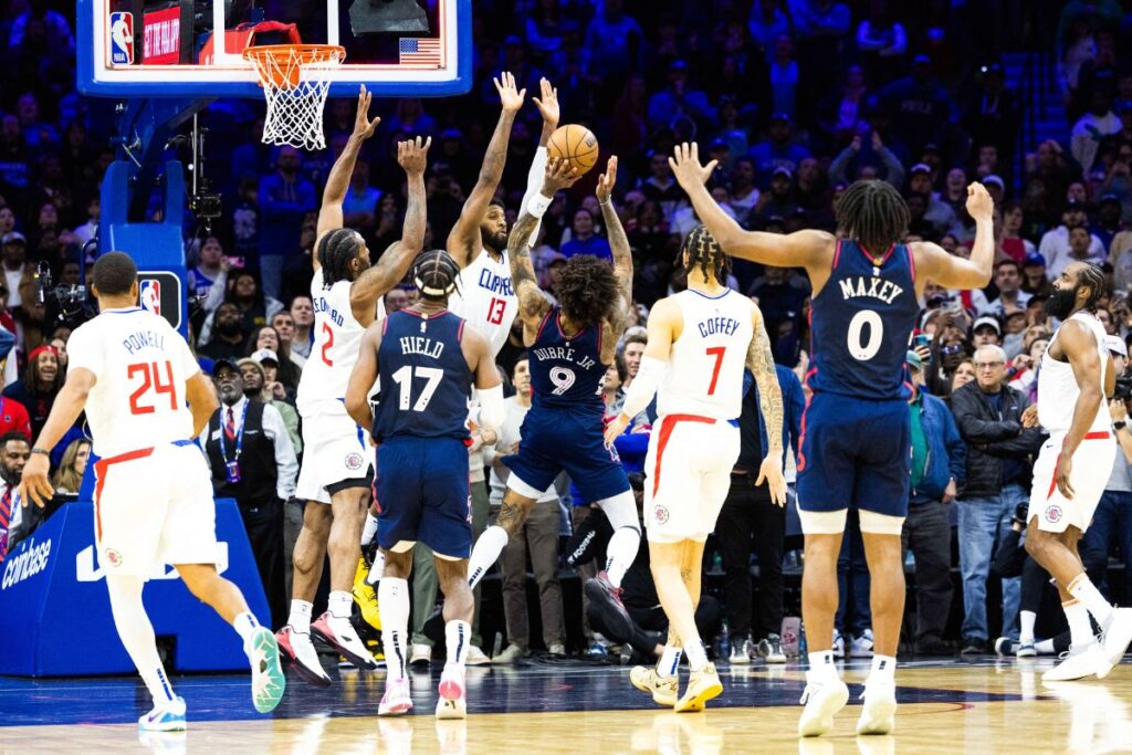 NBA: &Aacute;rbitros admitem erro em lance decisivo de 76ers x Clippers