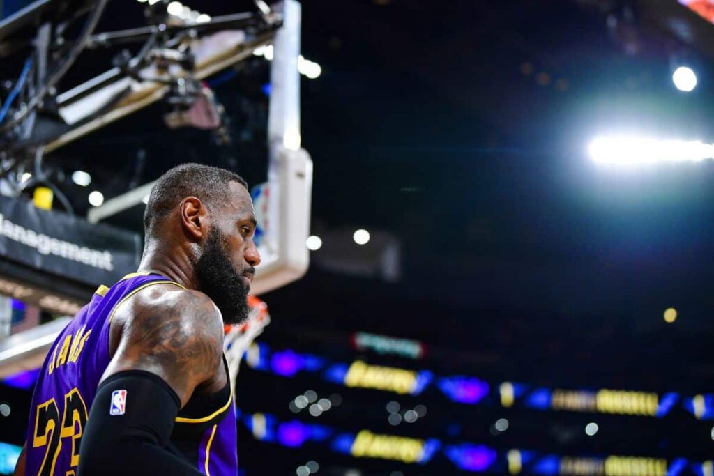 LeBron James abre o jogo sobre lesão no tornozelo: ‘Vou ficar…