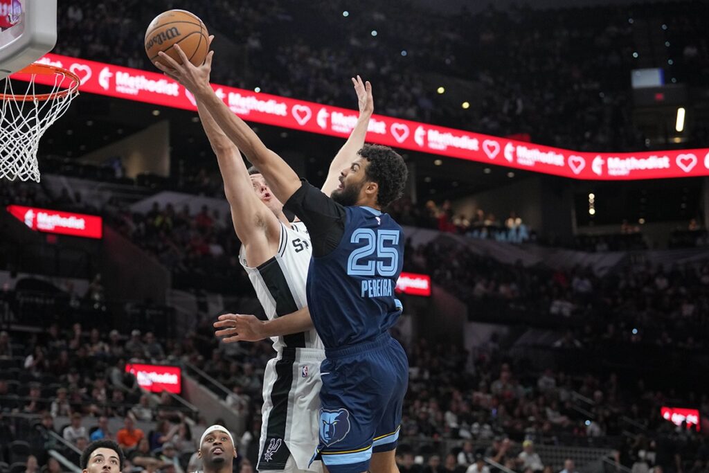 NBA: Mais 10! Brasileiro M&atilde;ozinha assina novo contrato com os Grizzlies