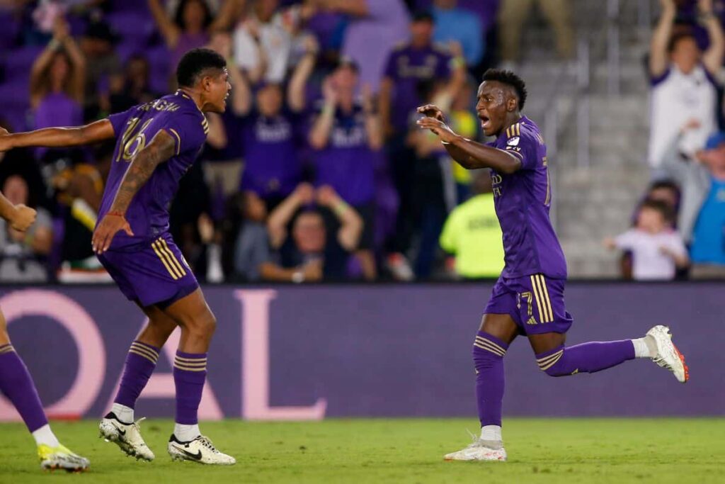 Com gol contra no fim, NY Red Bulls v&ecirc; lideran&ccedil;a da MLS escapar em Orlando