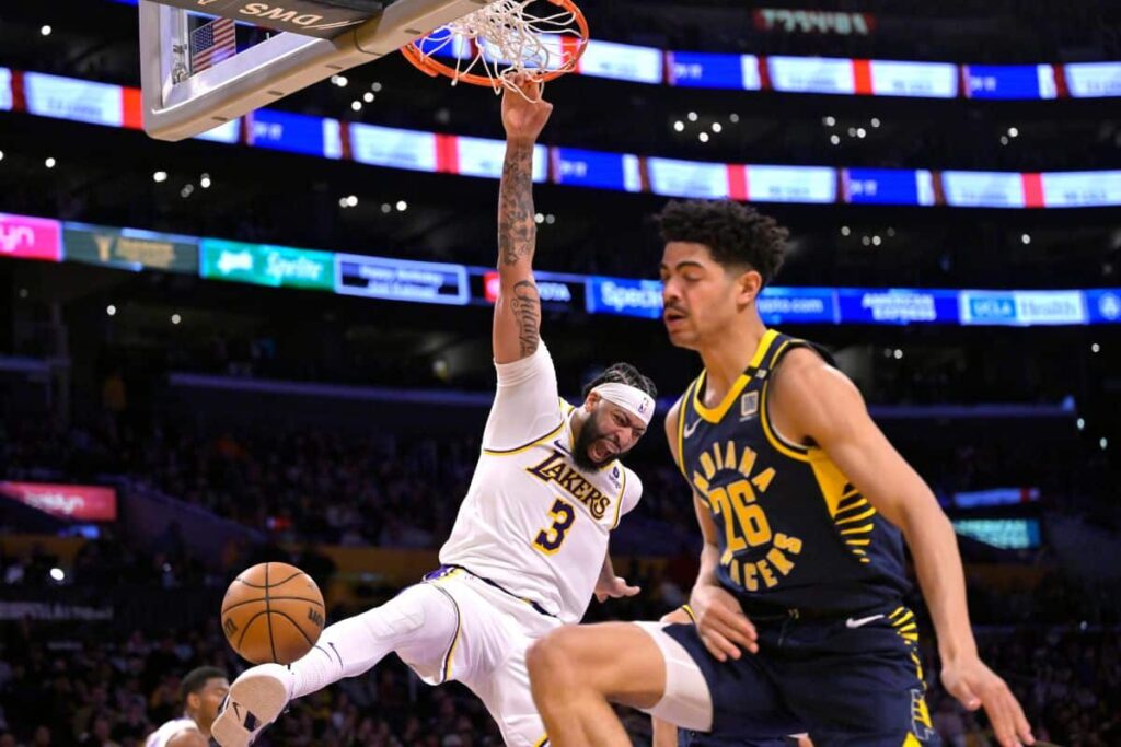 Anthony Davis brilha e garante vit&oacute;ria dos Lakers em joga&ccedil;o contra os Pacers