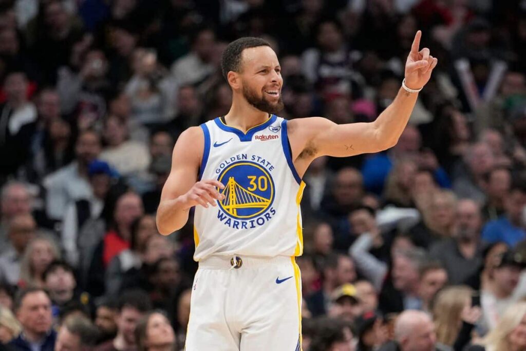 NBA: Warriors vencem Raptors com show de Curry e lesão de all-star