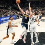 Dominante, Jokic comanda vit&oacute;ria dos Nuggets sobre os Spurs