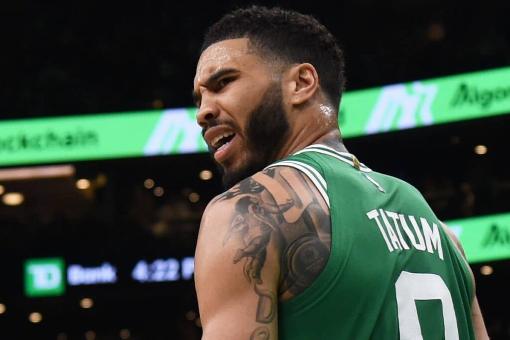 NBA: Celtics atropelam Warriors por 52 pontos no anivers&aacute;rio de Tatum