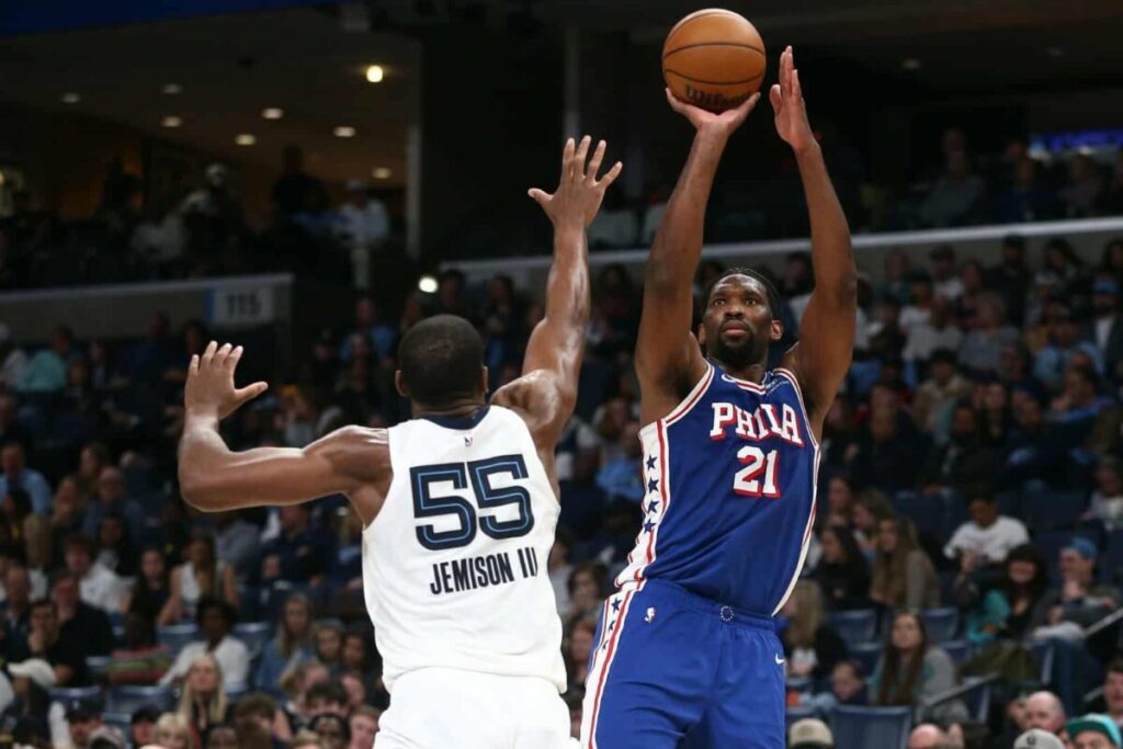 Embiid não dá nenhuma ‘mãozinha’ e estraga festa de brasileiro na NBA