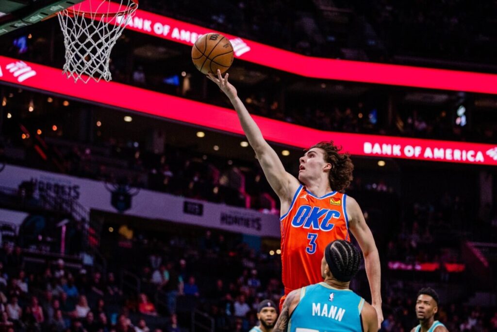 Jovem do Thunder anota triplo-duplo e evita derrota do time na NBA