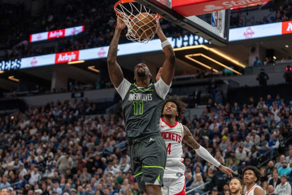 Naz Reid comanda virada espetacular e Timberwolves engolem Rockets na NBA