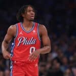 Tyrese Maxey desbanca favoritos e ganha importante prêmio na NBA