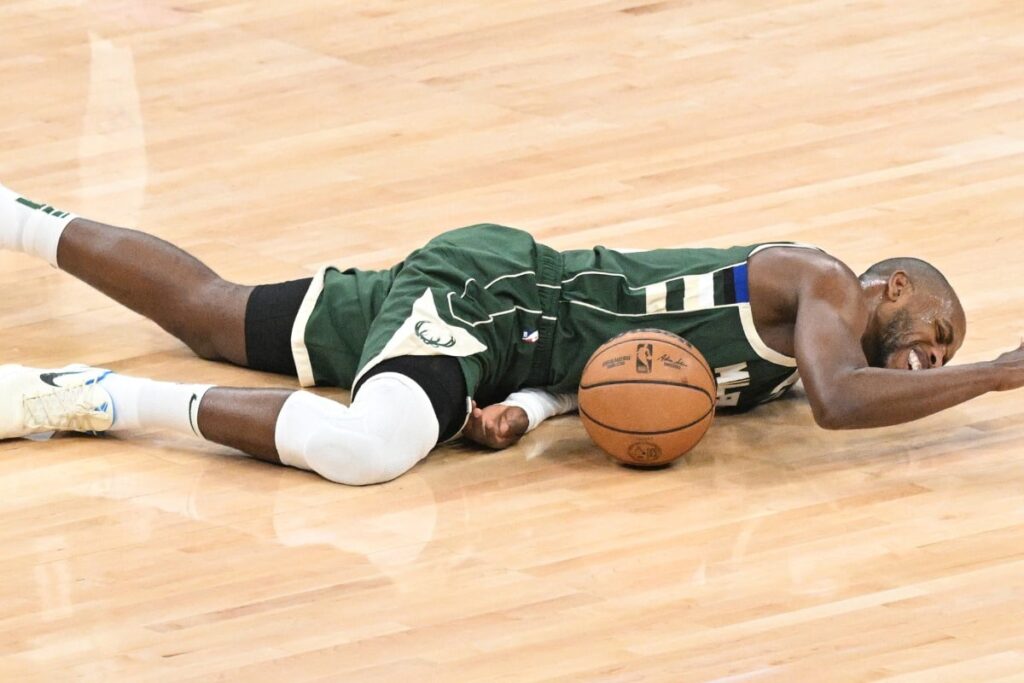 NBA Playoffs: Mais um? Estrela dos Bucks n&atilde;o treina e pode ser desfalque para o Jogo 3