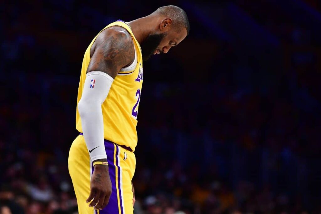 Chegou a hora de LeBron James se aposentar da NBA?