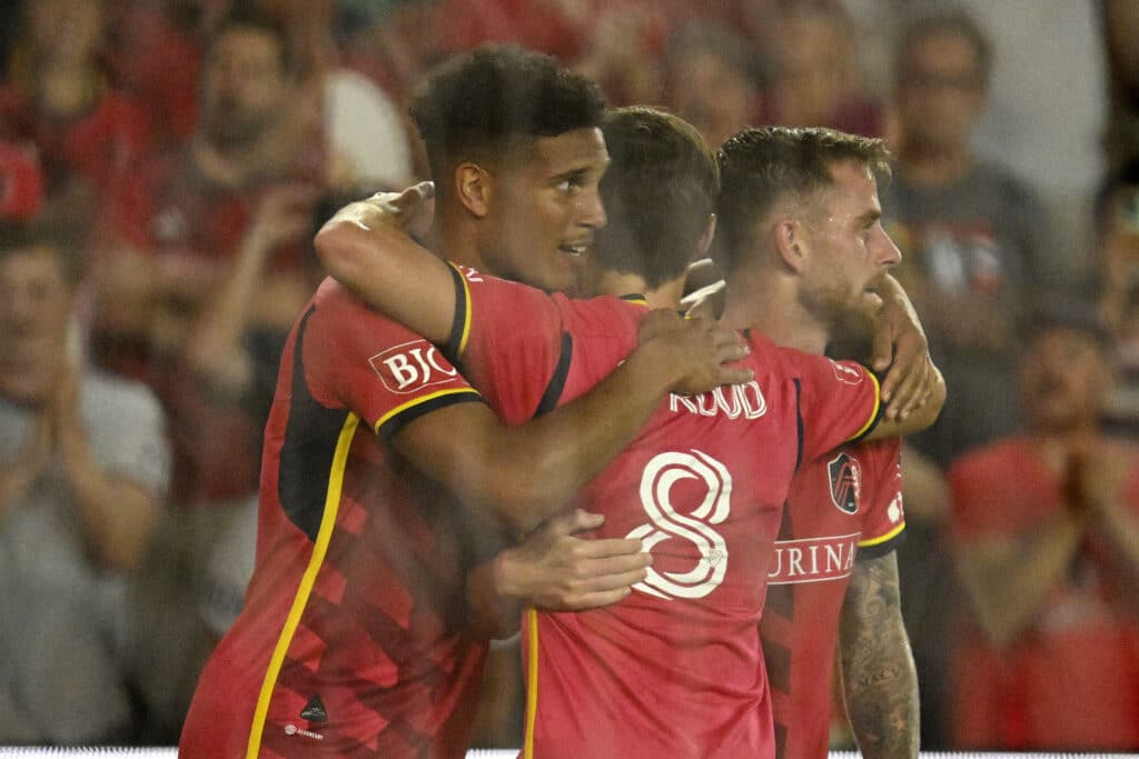 MLS: Ex-Gr&ecirc;mio e Inter d&aacute; vit&oacute;ria ao Saint Louis; Atlanta e Philadelphia empatam