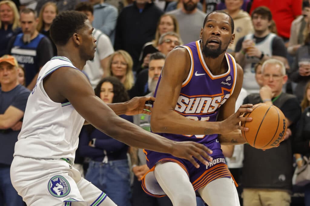 NBA: Suns vencem, &lsquo;roubam&rsquo; vaga dos Pelicans nos playoffs e fazem &lsquo;replay&rsquo; contra Wolves