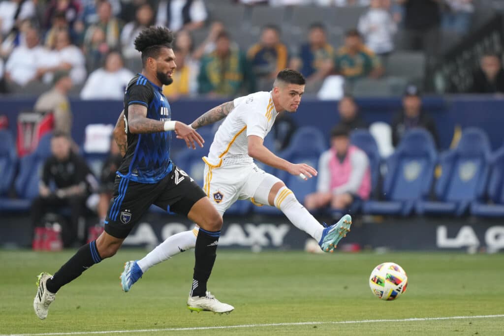 MLS: Gabriel Pec, ex-Vasco, marca em &lsquo;Cali Clasico&rsquo; de sete gols