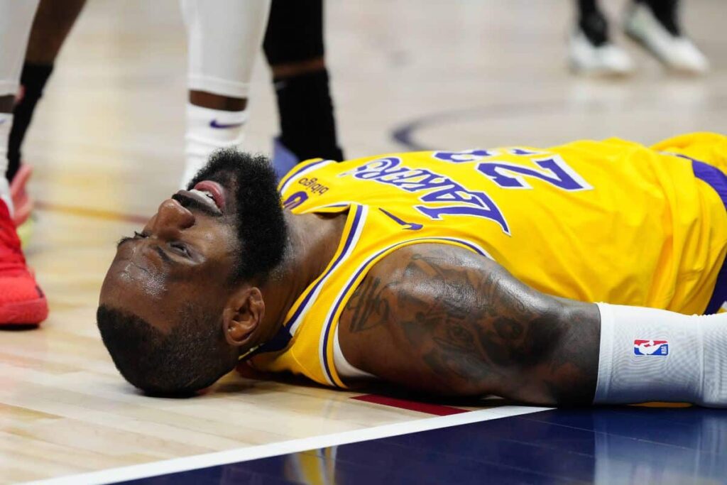 NBA Playoffs 2024: nocauteados, Lakers vivem clima terr&iacute;vel ap&oacute;s derrota no&nbsp;Jogo&nbsp;2